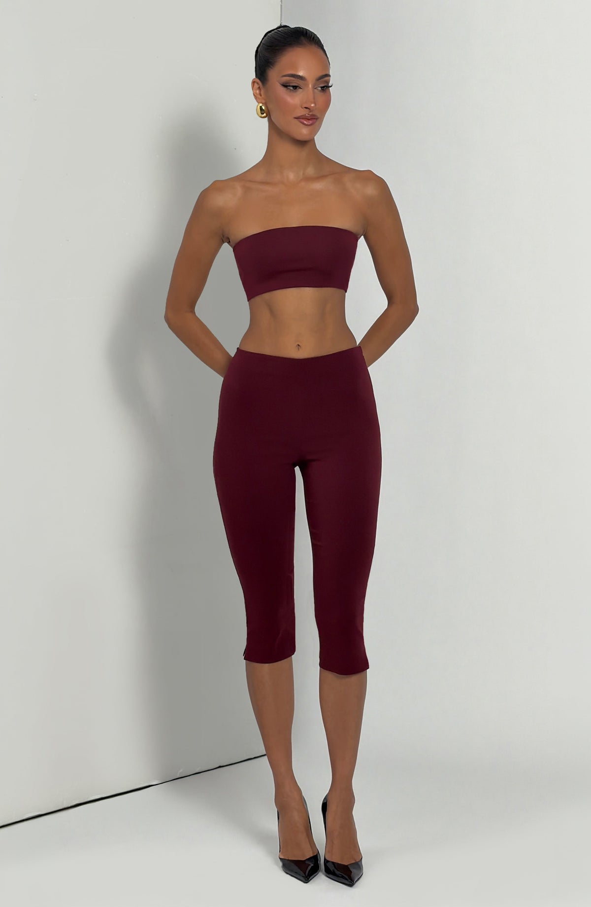 Pantalón capri rojo cereza ajustado de tiro alto, pierna entallada