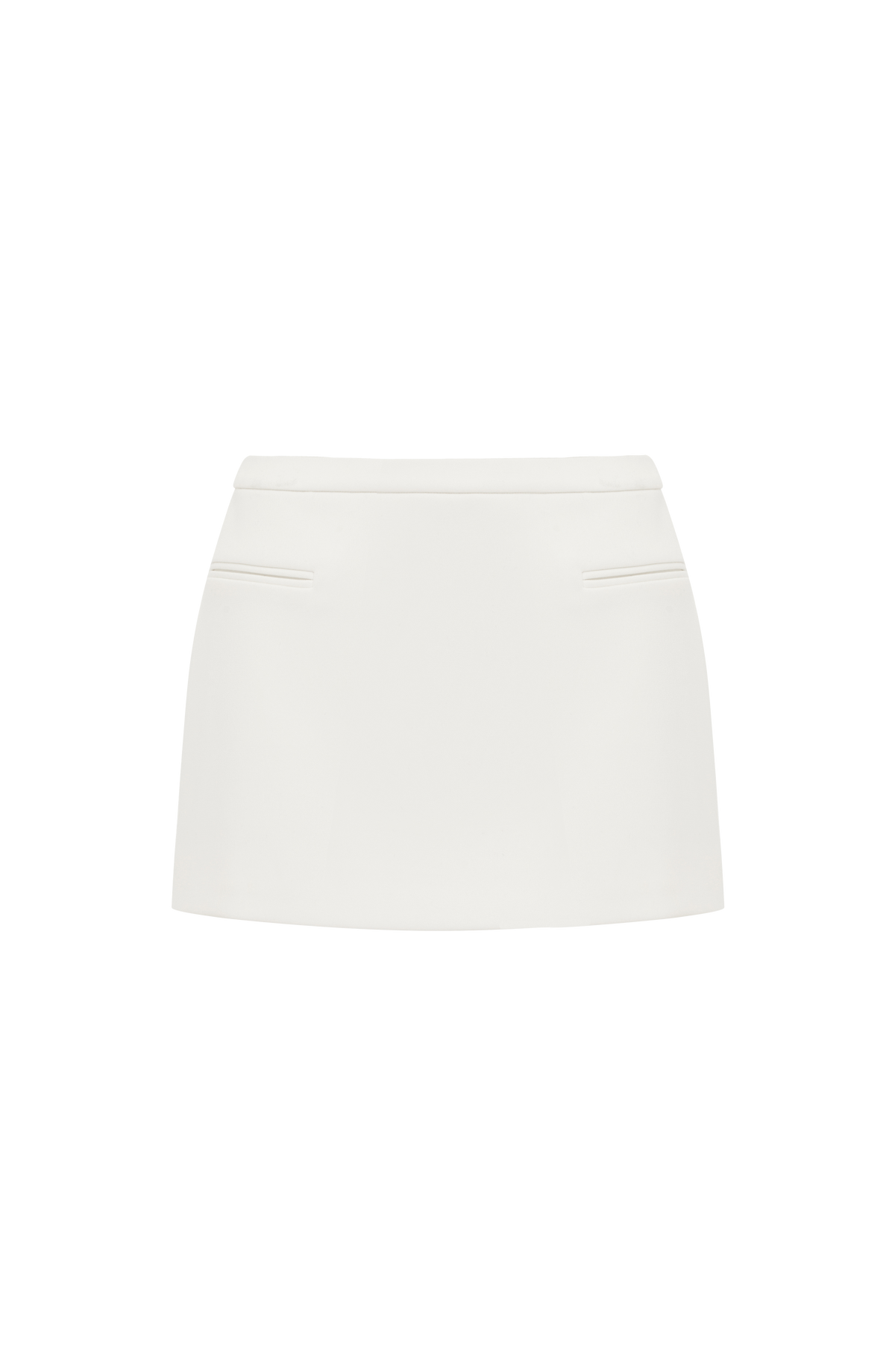 Minifalda marfil de tiro alto, sin estampado, con pinzas y costuras, caída recta.