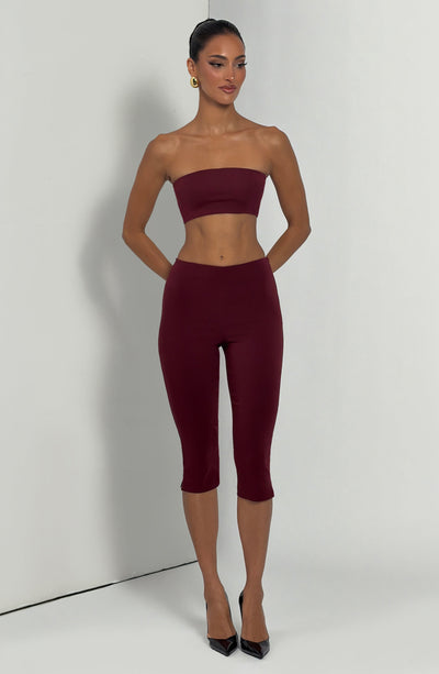 Pantalón capri rojo cereza ajustado de tiro alto, pierna entallada