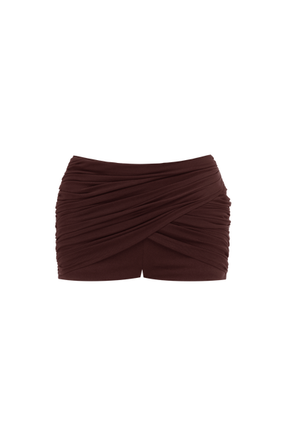 Pantalón corto drapeado marrón ciruela, diseño con frunces en la cintura.