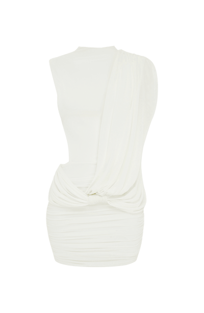 Vestido blanco sin mangas con drapeado cruzado y frunces en la parte baja.