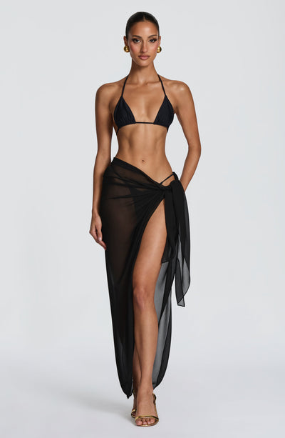 Top de bikini negro con triángulo y tirantes ajustables