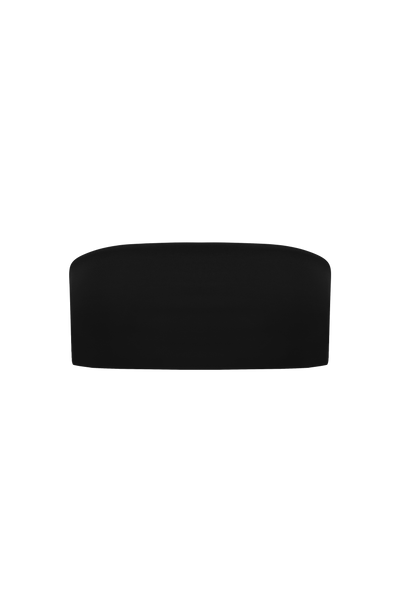 Top negro tipo bandeau corto, silueta redondeada