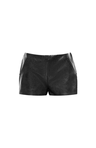Pantalón corto negro tipo cuero con costura central y bolsillos laterales