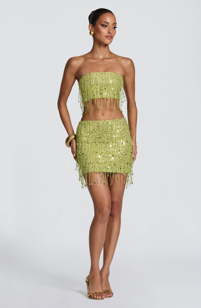 Mini falda verde oliva con lentejuelas brillantes y flecos, estilo festivo