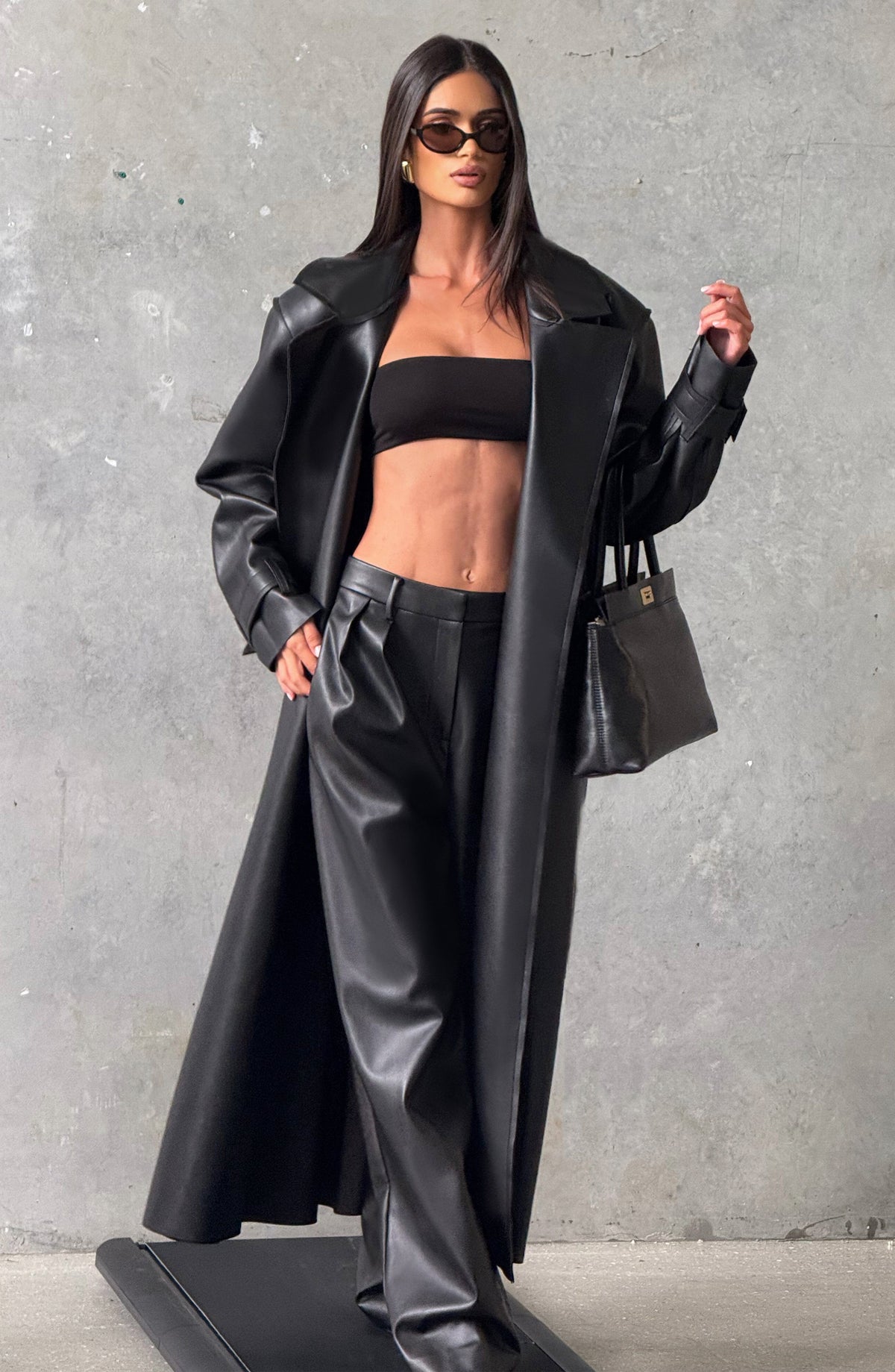 Pantalón Valentina negro de tiro alto y pierna ancha