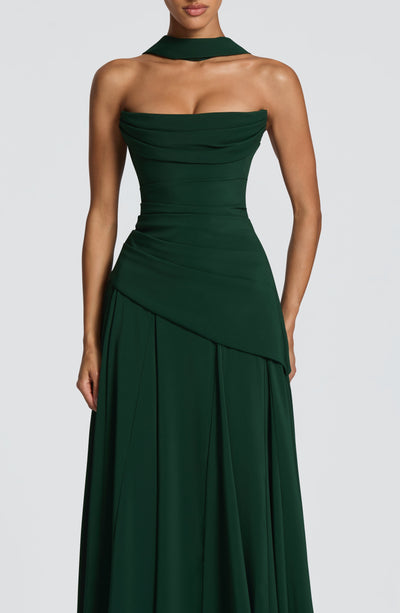 Vestido PATRICIA verde esmeralda escote palabra de honor y detalle cruzado en el torso