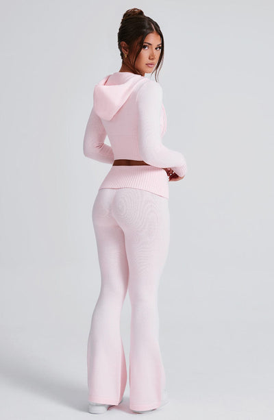 Pantalón rosa acampanado de tejido acanalado, pierna amplia; vista lateral