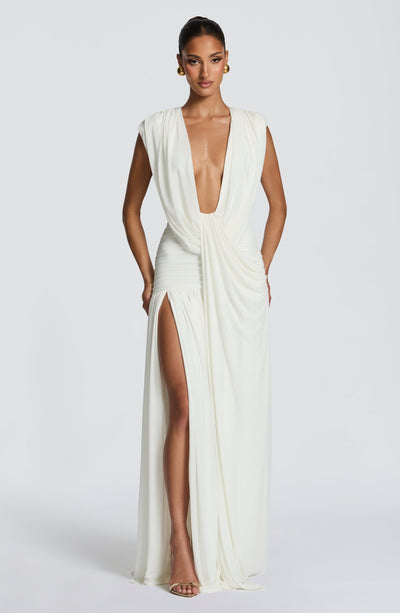 Vestido ROCÍO blanco con escote en V profundo y fruncidos en la cintura, maxi