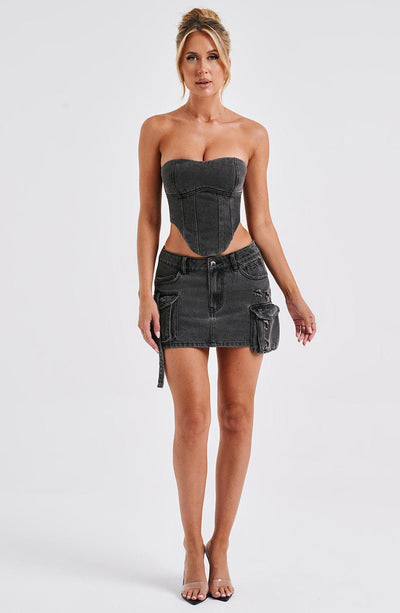Corsé YASMIN de denim negro strapless con falda corta y detalle en la cintura